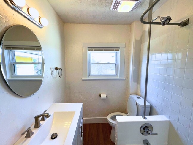 Building Photo - East AVL - Renovated Oakley Bungalow