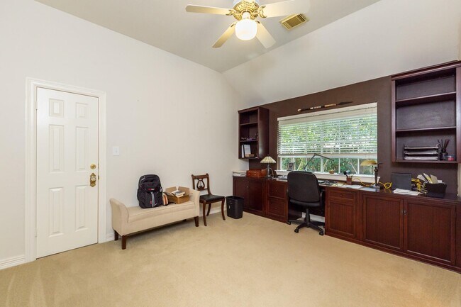 Building Photo - 4915 Keneshaw St