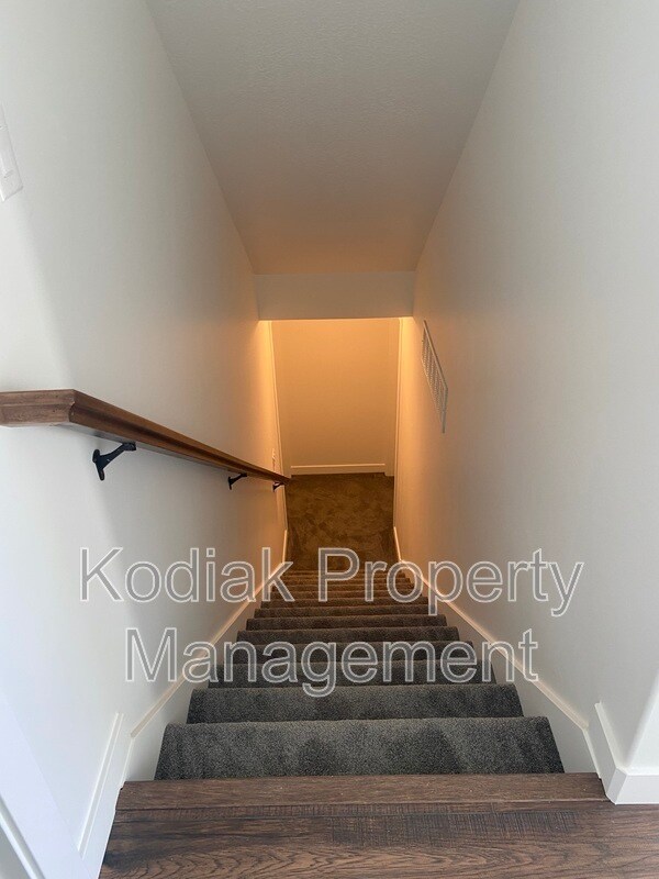 Building Photo - 1439 W Stable St