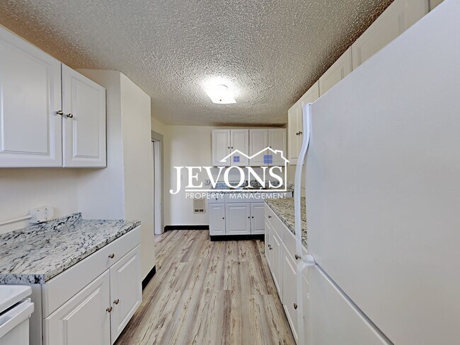 Building Photo - 20 S Fair Ave