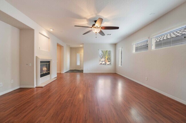 Building Photo - Tranquil Oasis: Golf Course Views!