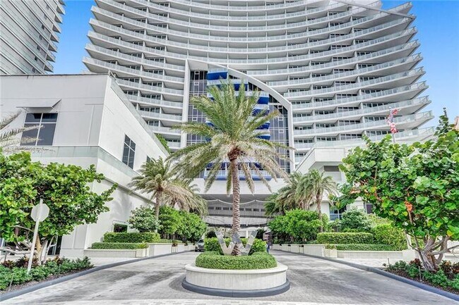 Building Photo - 3101 Bayshore Dr