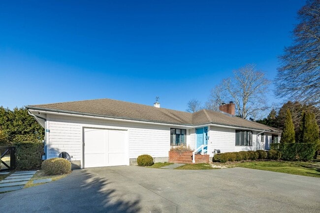 Building Photo - 89 Pantigo Rd