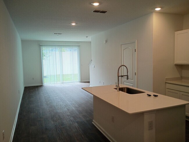 Building Photo - 5659 Ansley St
