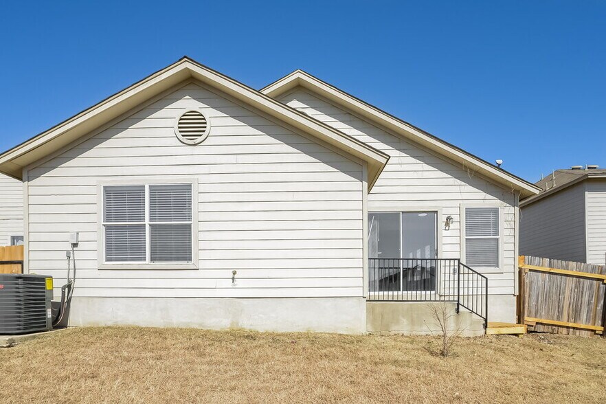Building Photo - 9122 Blazer Pl