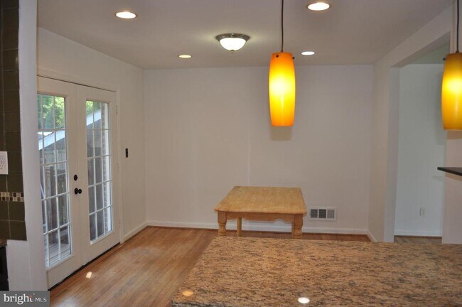 Building Photo - 6000 Greentree Rd