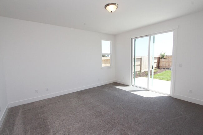 Building Photo - Well maintained 3-bedroom, 2-bathroom home.