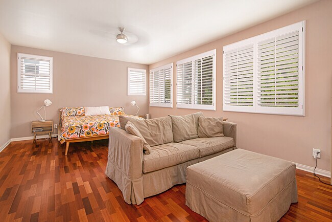 Building Photo - 14061 Mercado Dr