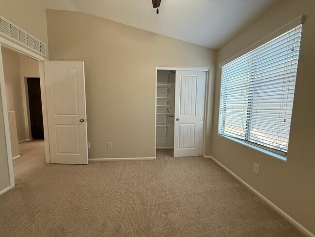 Building Photo - 2725 E Mine Creek Rd