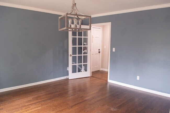 Building Photo - 1930 Oak Ridge Ct