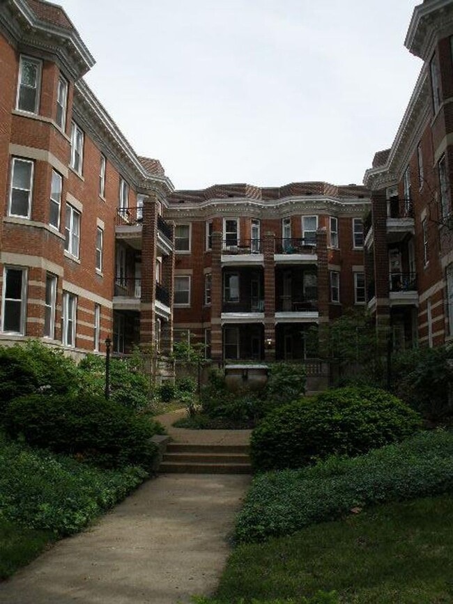 Building Photo - Charming Condo Walkable to Central West End-Washer Dryer in Unit