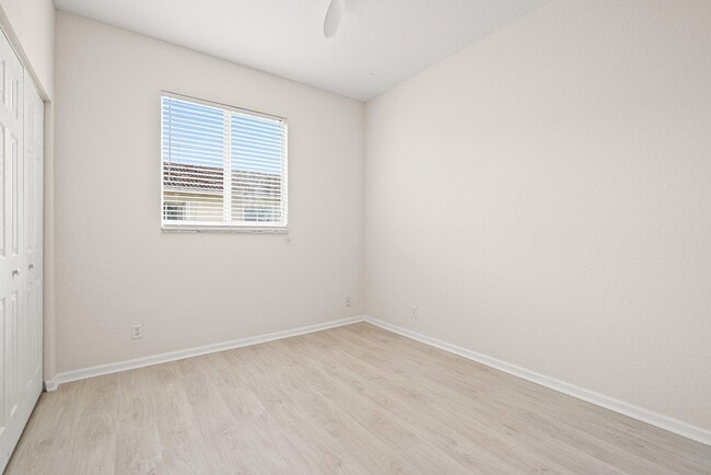 Building Photo - 3187 N Oasis Dr