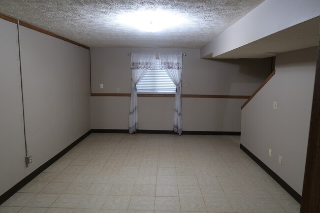 Building Photo - 140 Carriage Ln SW