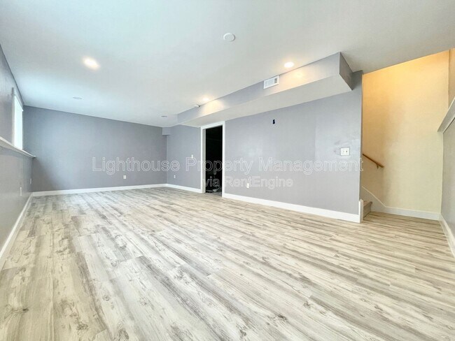 Building Photo - 2103 Kinnrow Ave NW