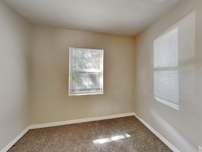 Building Photo - 6735 Gaillardia Rd S