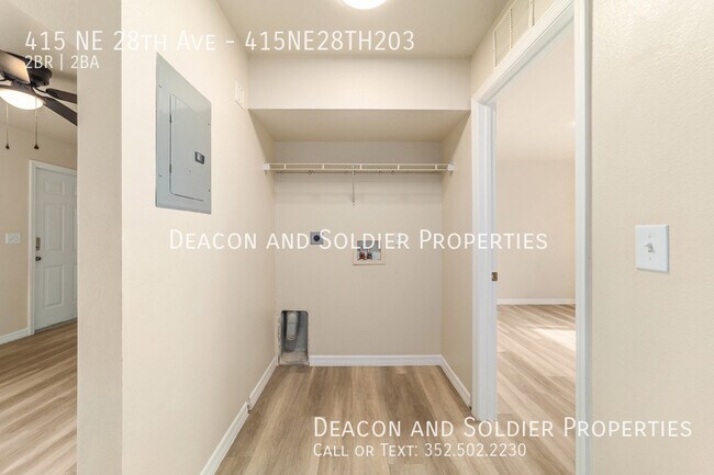 Building Photo - 415 NE 28th Ave