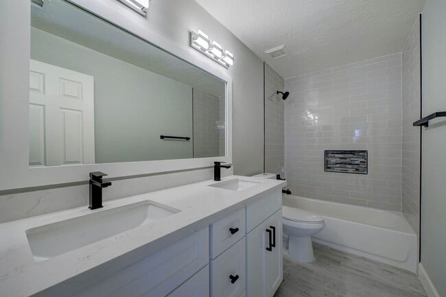 Building Photo - 8940 E Palm Ridge Dr