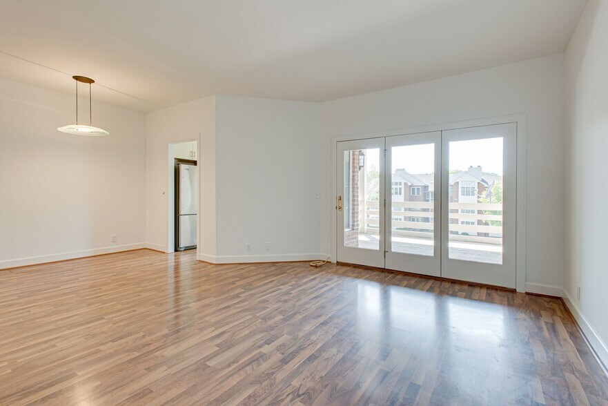 Building Photo - 243 Boxmere Pl