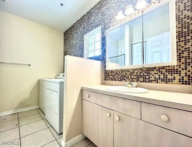 Building Photo - 909 SW 47th Terrace