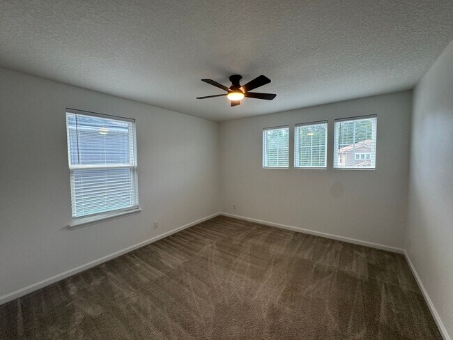 Building Photo - Fall into Savings – New Rental Rate $2,100!