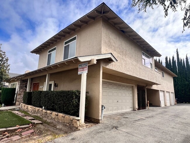 Building Photo - 3 Bedroom, 2.5 bath with Private Patio, At...