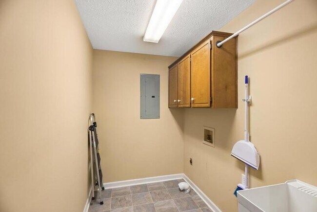 Building Photo - 3 Bluff Pointe Way