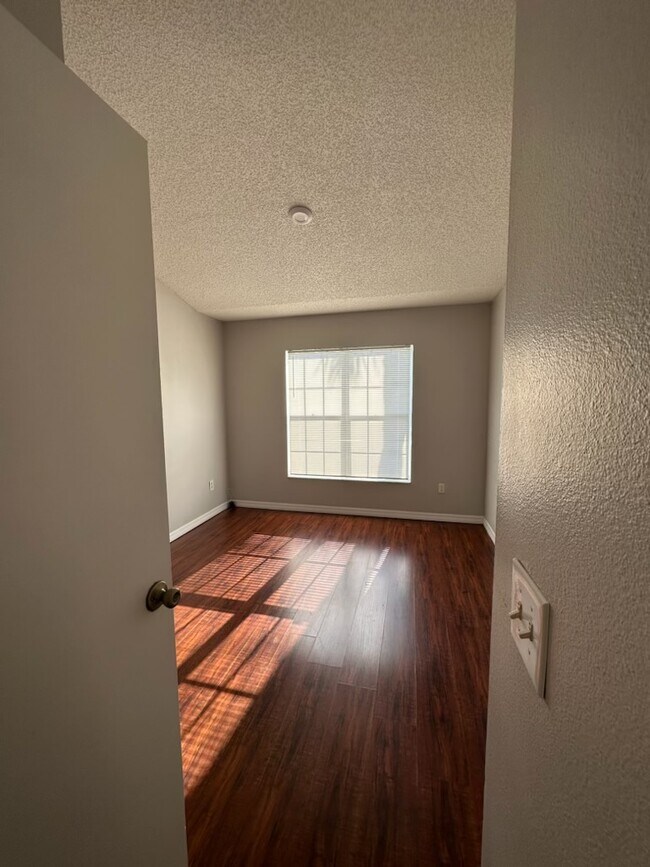 Building Photo - 2147 Cypress Bay Blvd