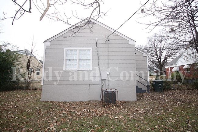 Building Photo - 1408 Alamo St