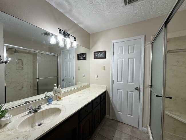 Building Photo - 24 Heatherwood Dr