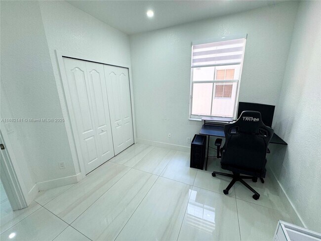 Building Photo - 4351 SW 160th Ave