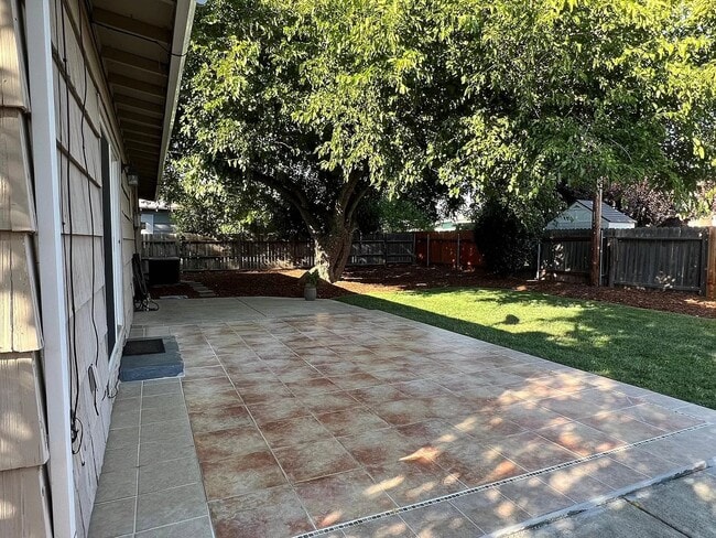 Building Photo - 10528 Coloma Rd