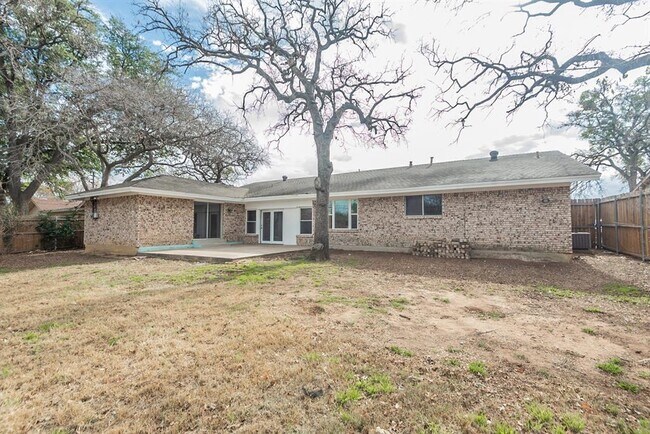 Building Photo - 228 Plainview Dr