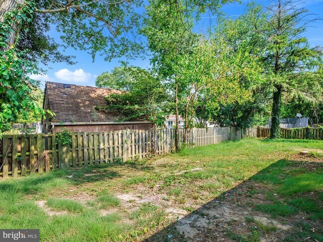 Building Photo - 4502 Elmwood Rd