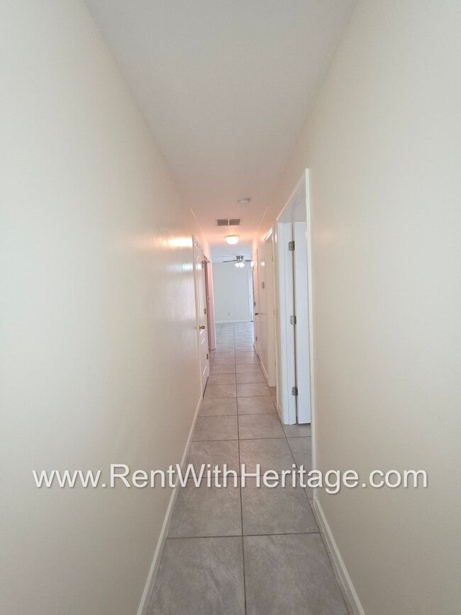 Building Photo - Fantastic 4bd/2.5ba Townhome/ Swim Tennis/ Great Location