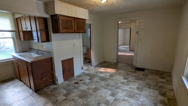 Building Photo - Charming two-bedroom, one-bath house in Canton