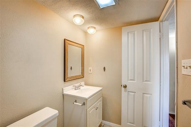 Building Photo - 6901 Sandybrook Dr