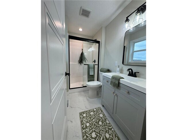 Building Photo - 119 Renet Path