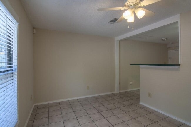 Building Photo - 1615 Westmoor Dr