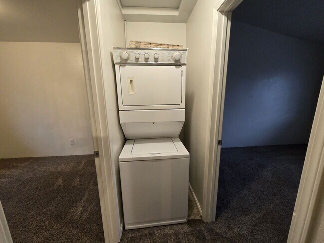 Building Photo - 1918 SE Douglas Ave