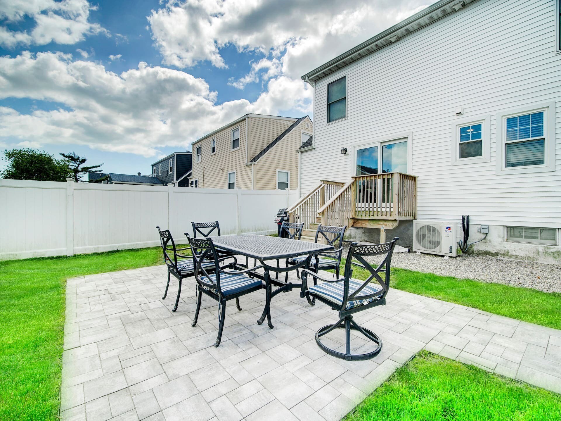 Building Photo - 320 16th Ave