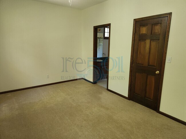 Building Photo - RARE exquisite home on acreage in the heart of West Little Rock!