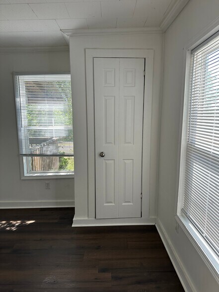 Building Photo - 4499 Hickory Nut Ridge Rd