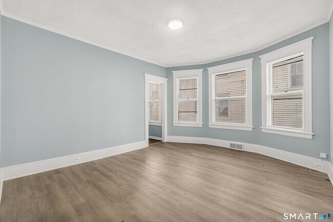 Building Photo - 105 Carleton Ave