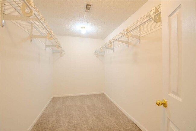 Building Photo - 1053 Vista Trail NE