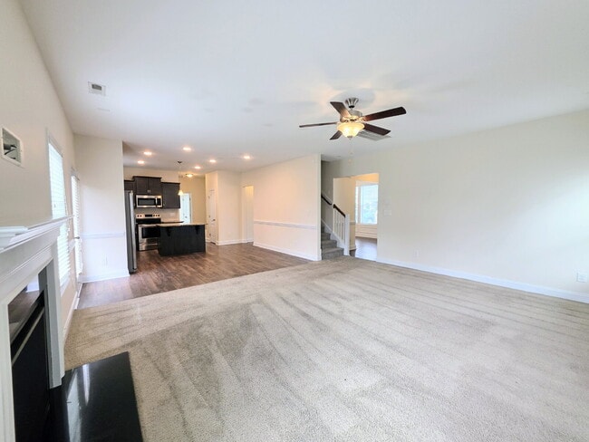 Building Photo - Beautiful Wilmington Floor Plan In Wedgefi...