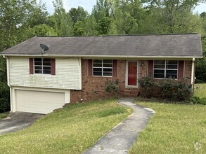 Building Photo - Nice 3 Bed 2 Bath Available Now!