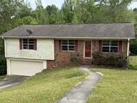 Building Photo - Nice 3 Bed 2 Bath Available Now!