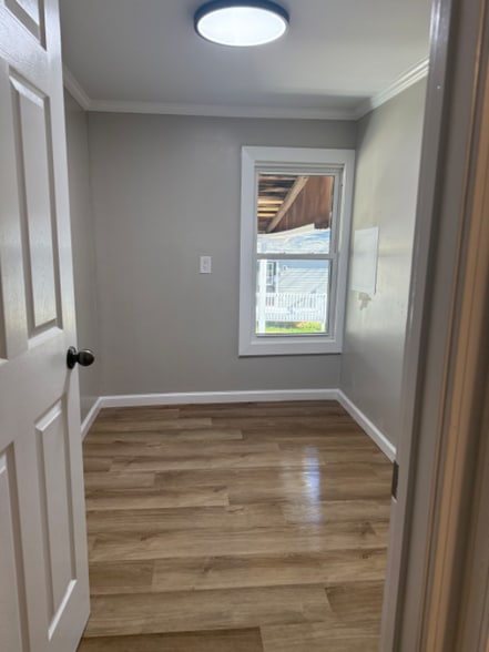 Building Photo - 103 Ellis St SW