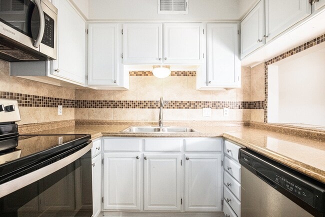 Building Photo - 4844 Milwee St