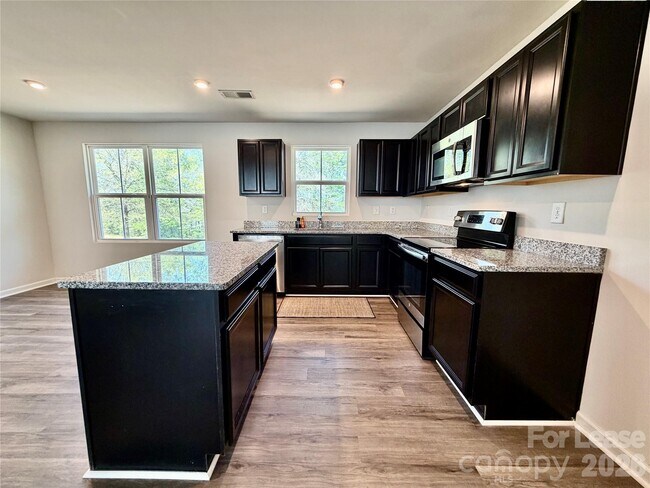 Building Photo - 828 Renee Ave